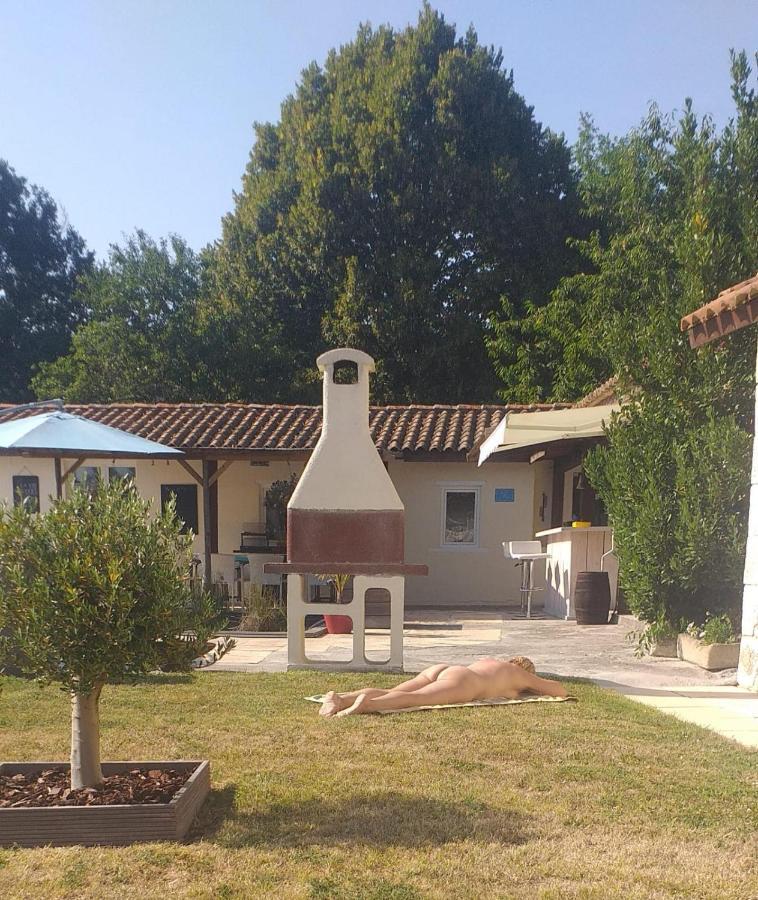 Chambre D'Hotes Naturiste Le Jardin Des Hirondelles Blanzaguet-Saint-Cybard Exteriör bild