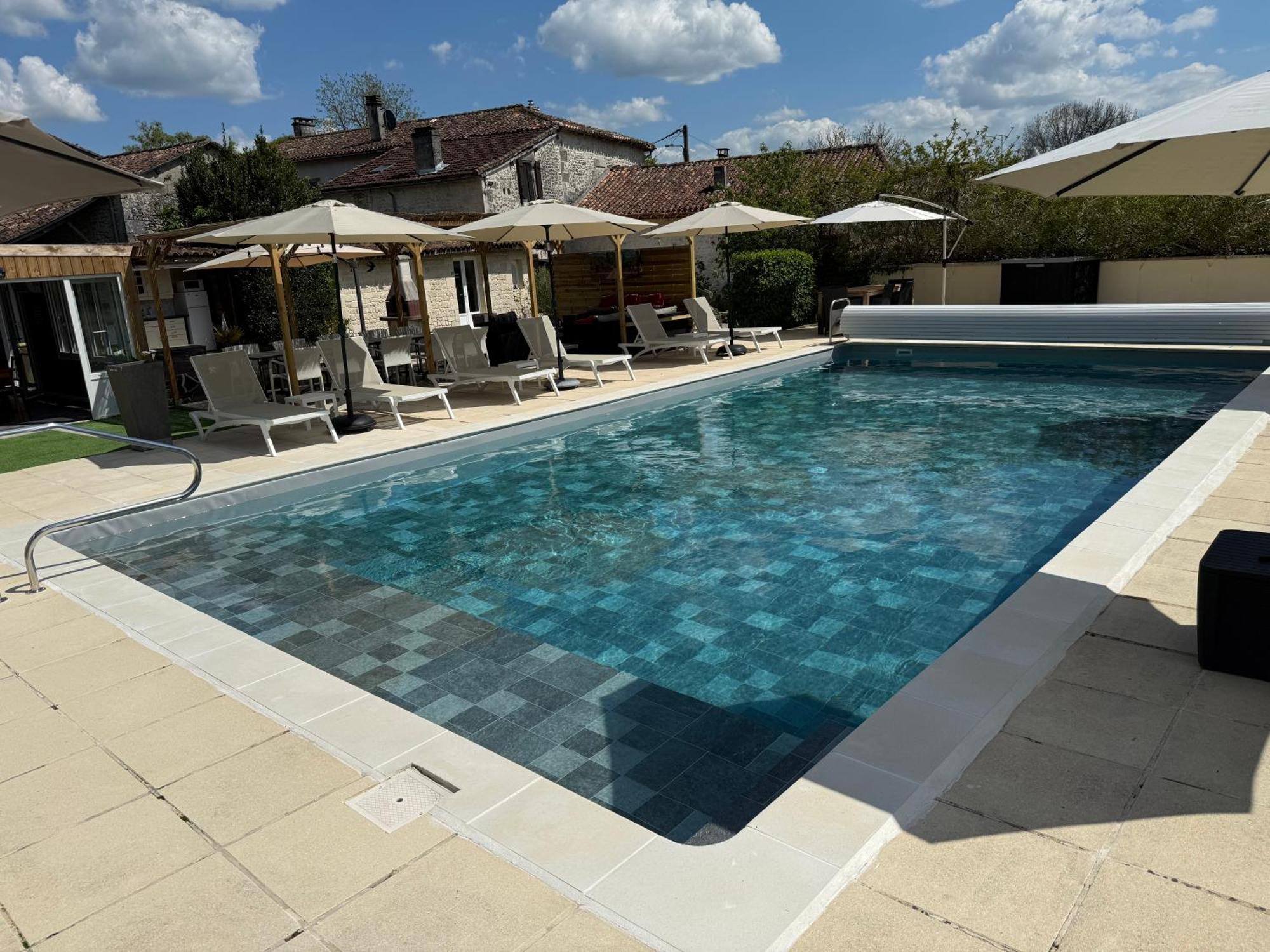 Chambre D'Hotes Naturiste Le Jardin Des Hirondelles Blanzaguet-Saint-Cybard Exteriör bild