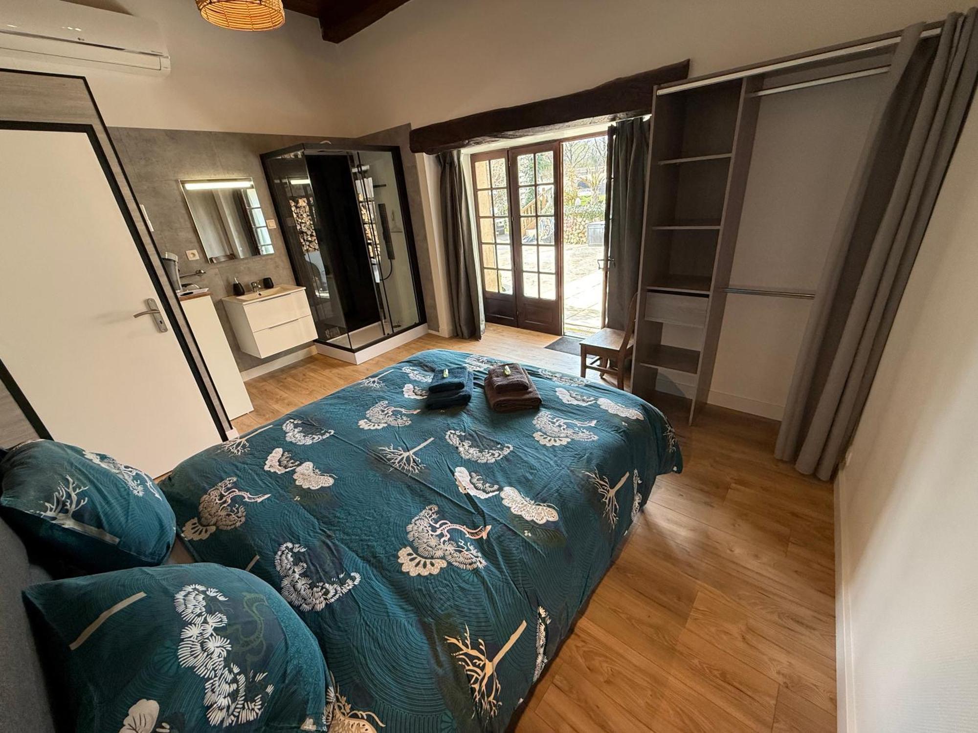 Chambre D'Hotes Naturiste Le Jardin Des Hirondelles Blanzaguet-Saint-Cybard Exteriör bild
